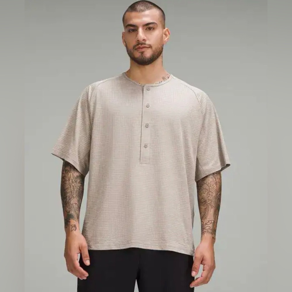 Lululemon Textured-Grid Short-Sleeve Henley Shirt - Stone Grey/Desert Stone (L)
